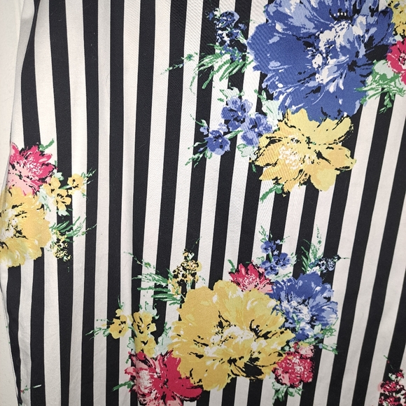 New York and Company Skirt - Picture 6 of 9